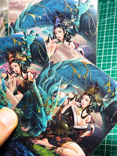 显眼宝23期 都是自己玩的卡 - 卡颜月色卡牌  原创月华录系列人物艺术卡，雨师妾共3张   折光彩闪   大卡尺寸  63*88