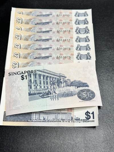 《外钞收藏家》第五百四十七期（本期稀少裸币、刀币、精品评级）（本平台长期征集拍品、欢迎藏友们联系合作） 新加坡鸟版1元 标准10连号（71-80）全新 有轻微潮斑