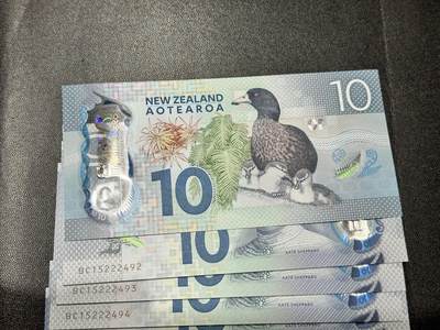 《外钞收藏家》第五百四十七期（本期稀少裸币、刀币、精品评级）（本平台长期征集拍品、欢迎藏友们联系合作） 新西兰10元塑料钞 全新 标准10连号 91-00