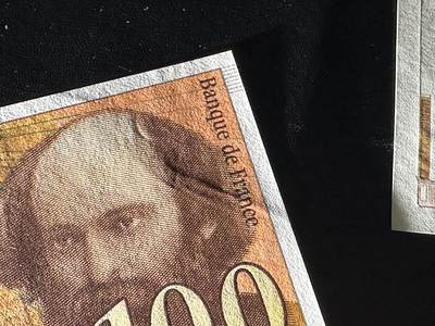 《外钞收藏家》第五百四十七期（本期稀少裸币、刀币、精品评级）（本平台长期征集拍品、欢迎藏友们联系合作） 1998年法国100法郎 全新UNC 一个轻微点钞痕 无47靓号