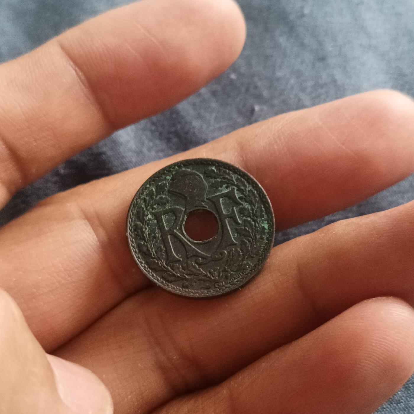 泡泡币外币第六十场可代拍15038385335微信 法国36年半分