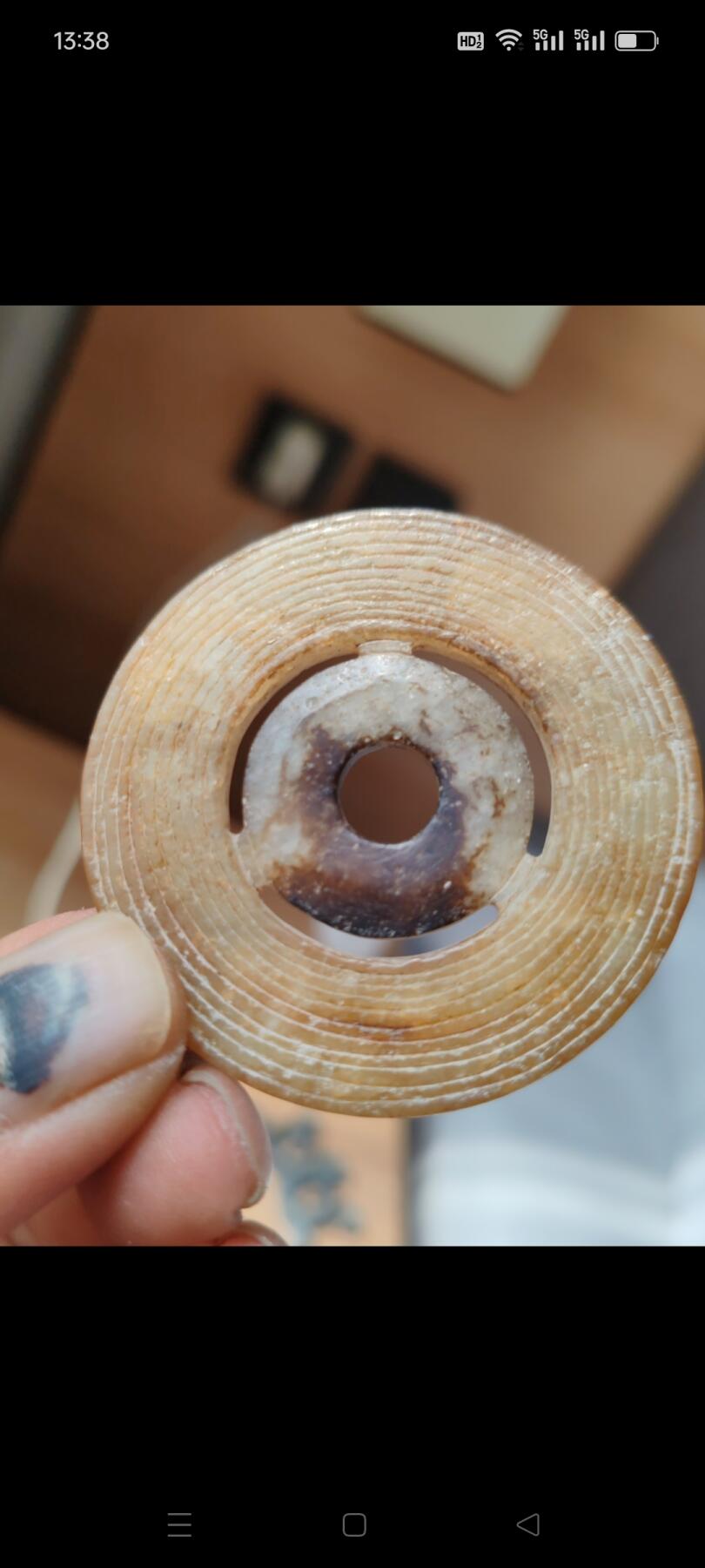 老古玉雕刻玉圈环一个，品相如图
