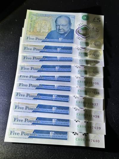 《外钞收藏家》第五百四十七期（本期稀少裸币、刀币、精品评级）（本平台长期征集拍品、欢迎藏友们联系合作） 2023年英国查尔斯版5镑 标准10连号（31-40） 全新UNC