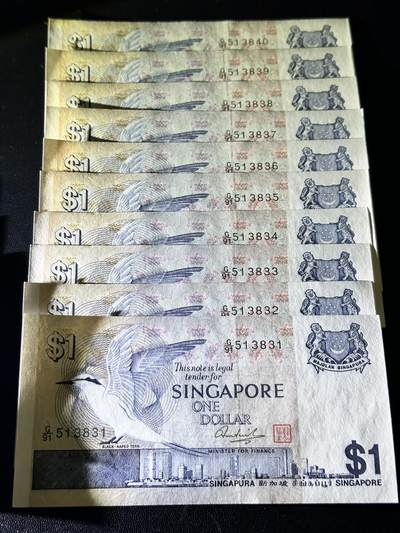 《外钞收藏家》第五百四十七期（本期稀少裸币、刀币、精品评级）（本平台长期征集拍品、欢迎藏友们联系合作） 新加坡鸟版1元 标准10连号（31-40）全新 有轻微潮斑