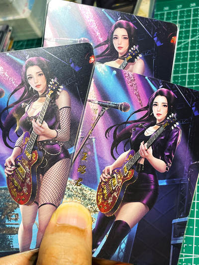 显眼宝23期 都是自己玩的卡 - 卡颜月色卡牌  原创月华录系列人物艺术卡，现代吉他手王昭君共3张   折光钻闪   大卡尺寸  63*88