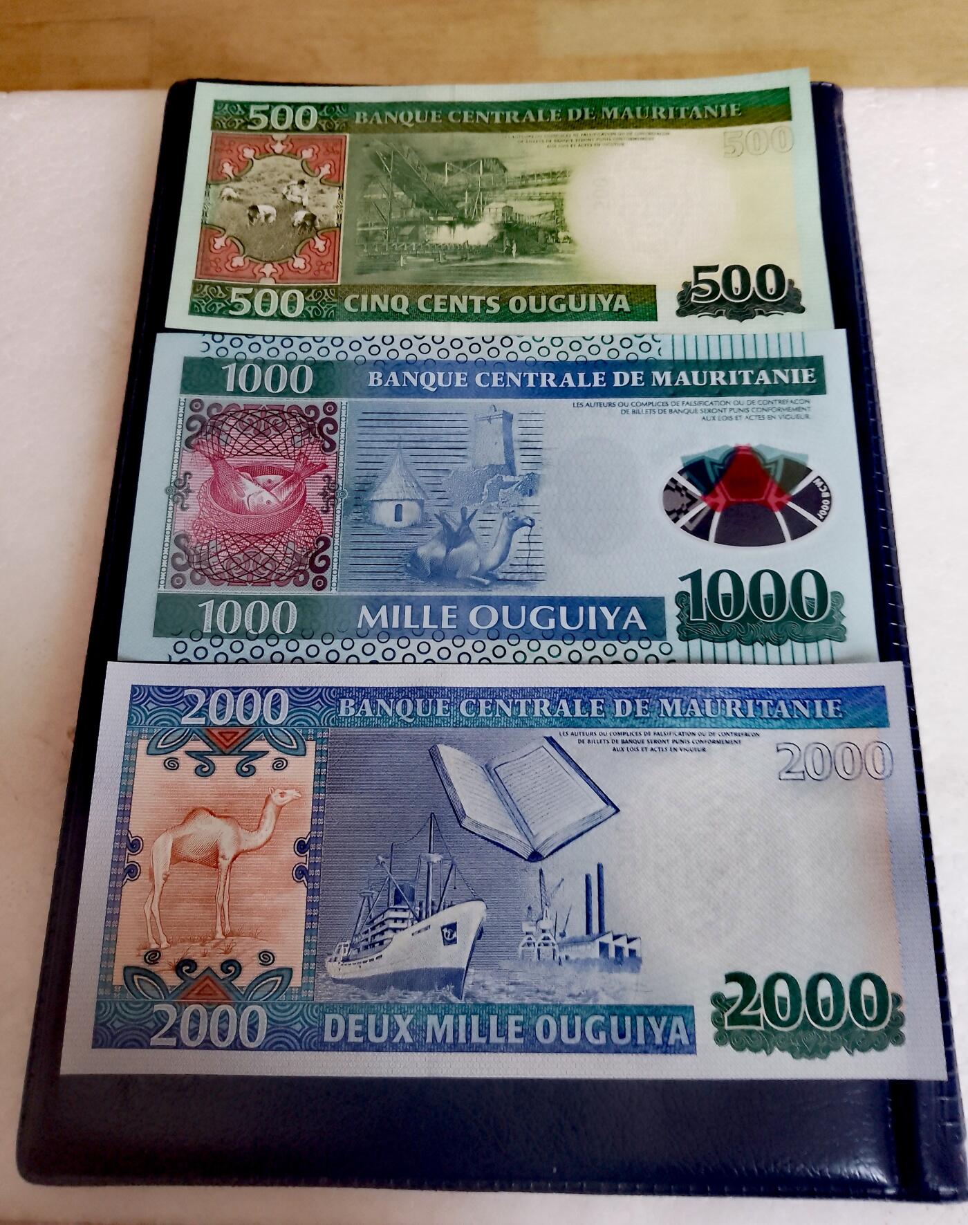 全新毛里塔尔亚2013、2014、2011年500、1000、2000乌吉亚靓品纸币3枚一组
