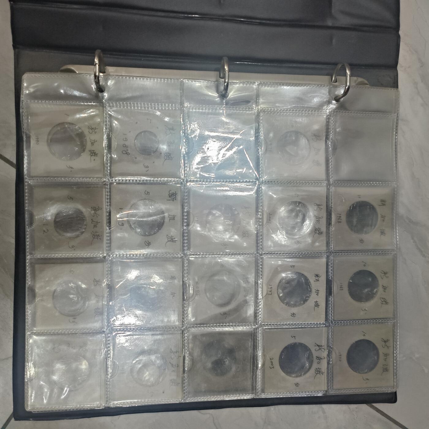 泡泡币外币第六十场可代拍15038385335微信 硬币活页册带12张活页大本，质量很好，还带部分的纸夹