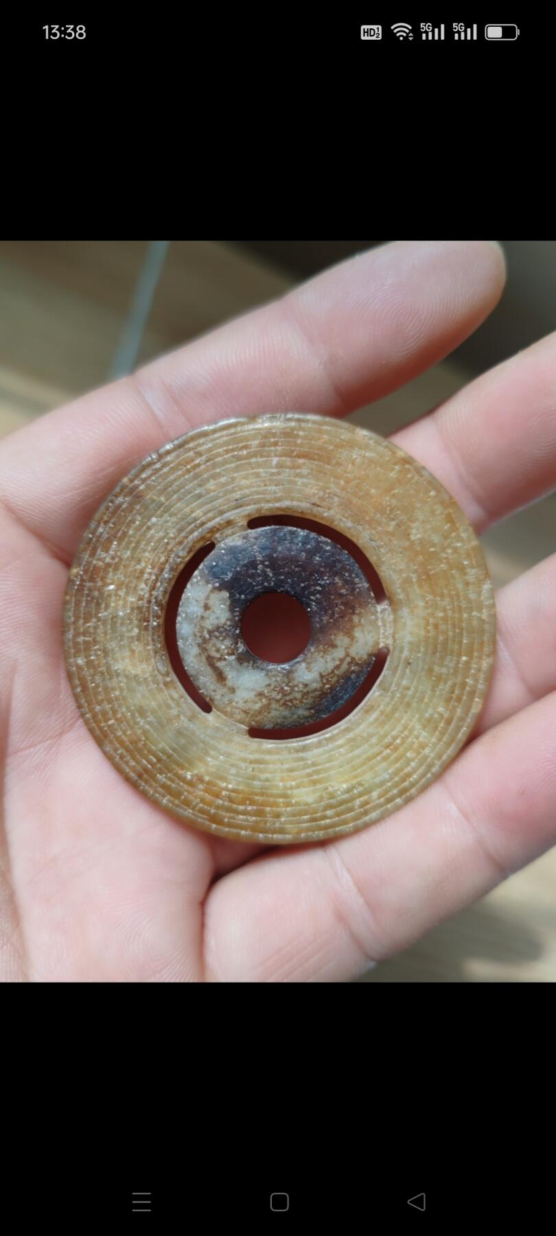 老古玉雕刻玉圈环一个，品相如图