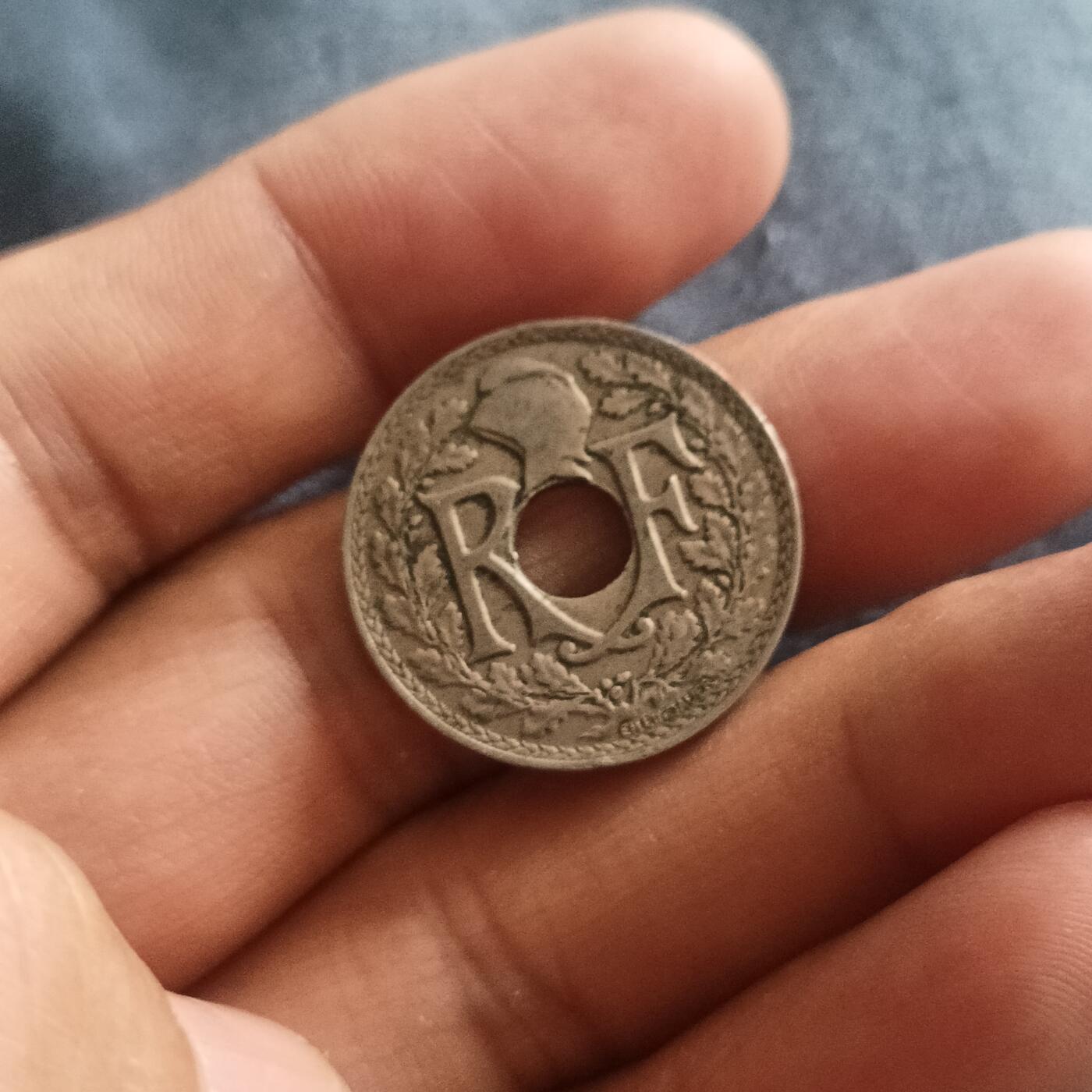 泡泡币外币第六十场可代拍15038385335微信 法国33年25分