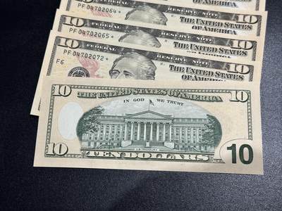 《外钞收藏家》第五百四十七期（本期稀少裸币、刀币、精品评级）（本平台长期征集拍品、欢迎藏友们联系合作） 2017年美国10美元 10张一起 全部是补号 全新UNC