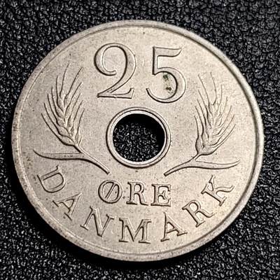 泉币菌-第53场-精品场 - 丹麦1967年25欧尔中孔镍币 玛格丽特二世花押