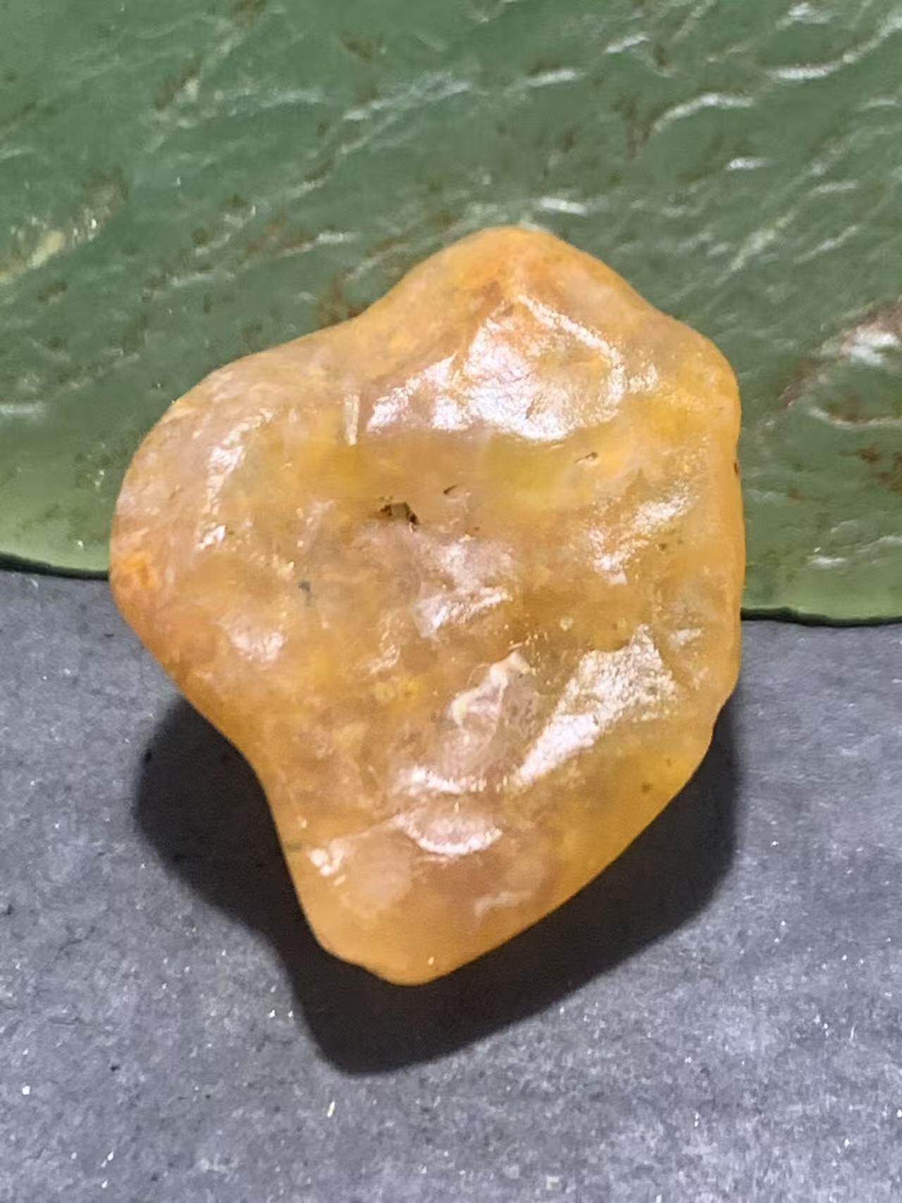 放福利！精美天然冻料黄金草花纹阿拉善玛瑙原石一颗，