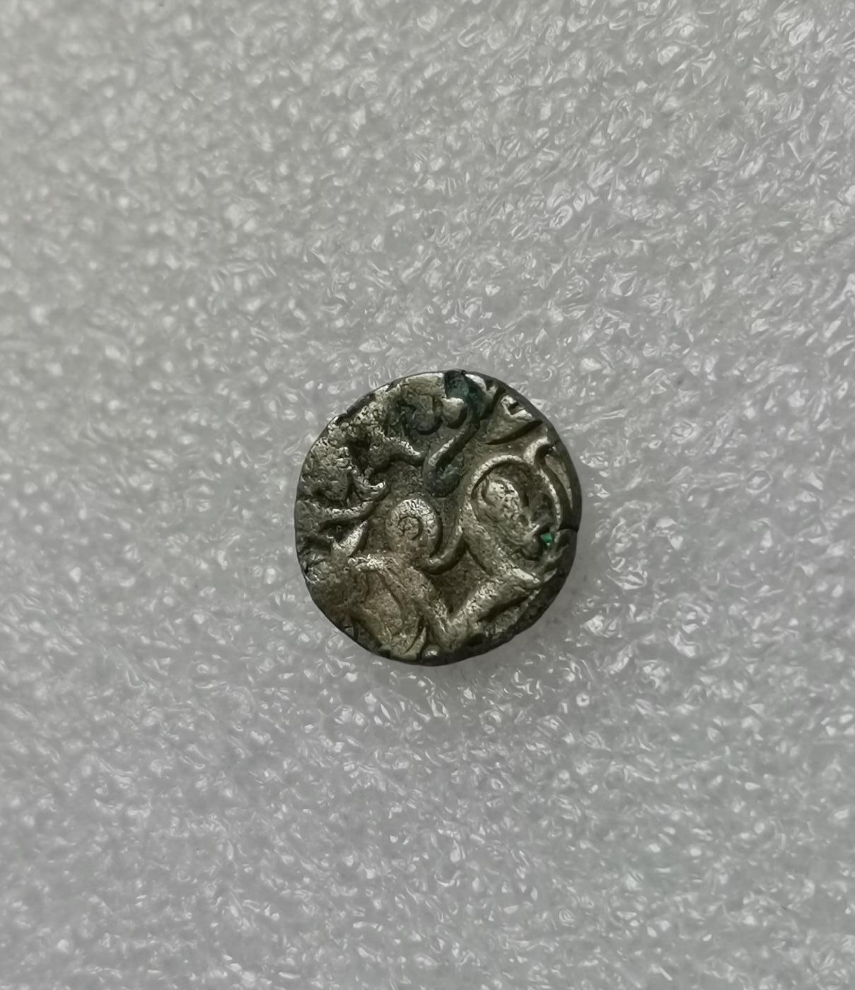 瓶子🏺第199期拍卖会 公元700-900年沙希王朝牛瘤骑士打制银币