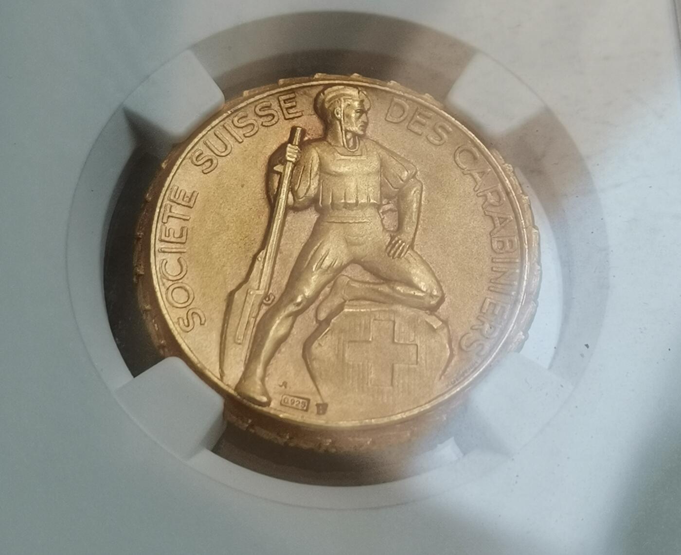 瓶子🏺第199期拍卖会  1920-30年代瑞士射击节镀金银章  脚下有标版  NGC MS66