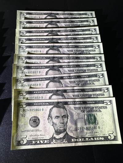 《外钞收藏家》第五百四十七期（本期稀少裸币、刀币、精品评级）（本平台长期征集拍品、欢迎藏友们联系合作） 2021年美国彩版5美元 标准10连号 全新UNC（51-60）