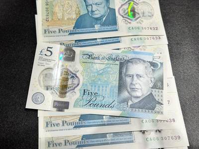 《外钞收藏家》第五百四十七期（本期稀少裸币、刀币、精品评级）（本平台长期征集拍品、欢迎藏友们联系合作） 2023年英国查尔斯版5镑 标准10连号（31-40） 全新UNC