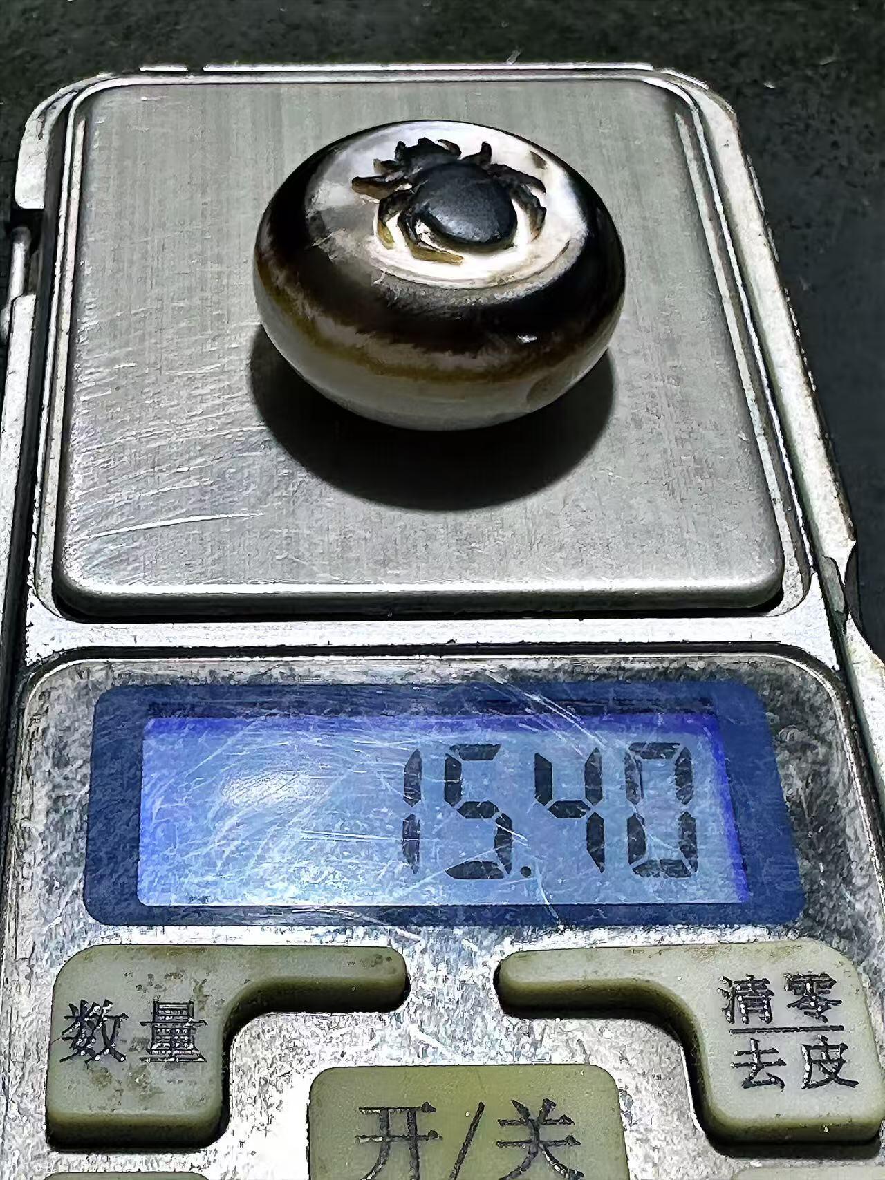精品药师玛瑙手工雕刻蜘蛛板珠（背云）一颗