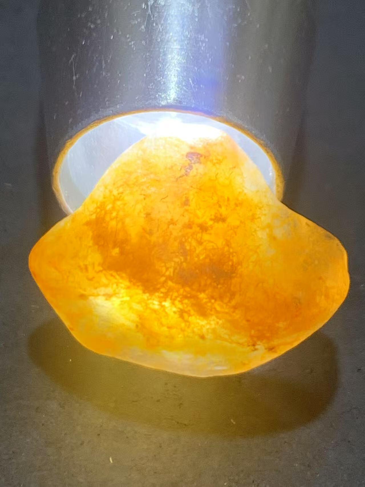 放福利！精美天然冻料黄金草花纹阿拉善玛瑙原石一颗，