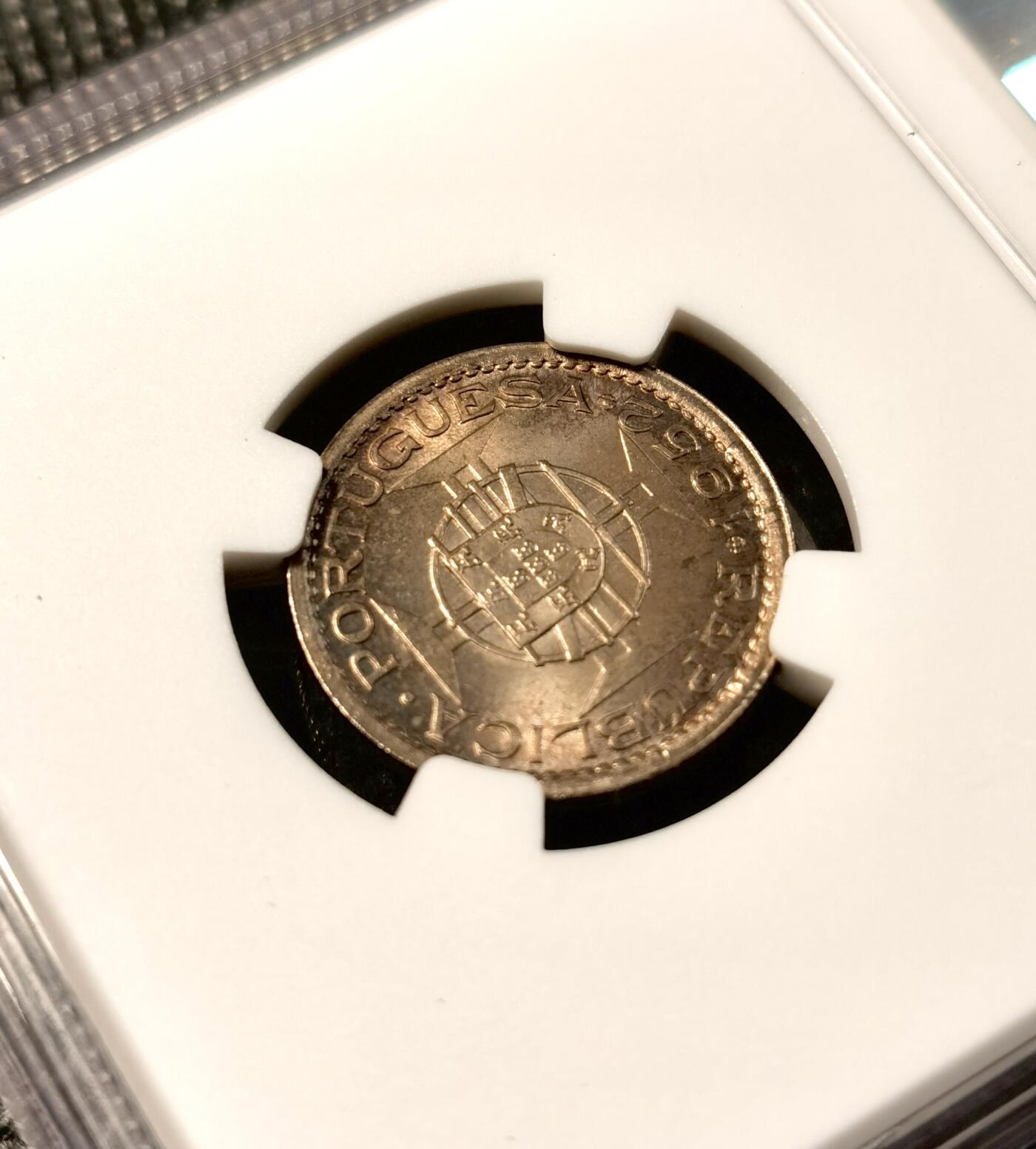  甄臻铺-世界币章拍卖（第25期），送拍享返佣金等优惠多多 NGC-MS65 澳门1952年50分，高分卷拆，两枚一组