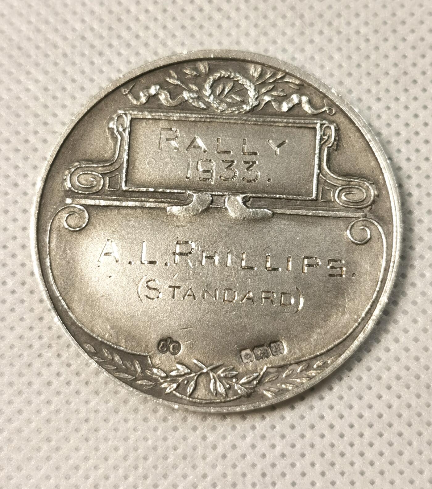  甄臻铺-世界币章拍卖（第25期），送拍享返佣金等优惠多多 1933年英国JCC Junior Car Club赛车俱乐部获奖银章，正面刻有JCC标志和翅膀图案，环绕橄榄枝装饰，背面刻有
