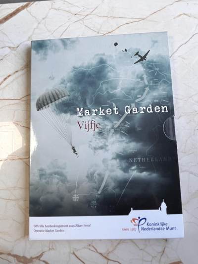 第166期拍卖【长期征集拍品】 - 卡装荷兰2019年二战市场花园空降行动精制银币，925银，15.5克，发行4500枚