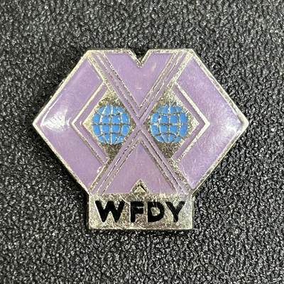 西秦中古拍卖第五十一期 - 世界民主联合会青年节证章