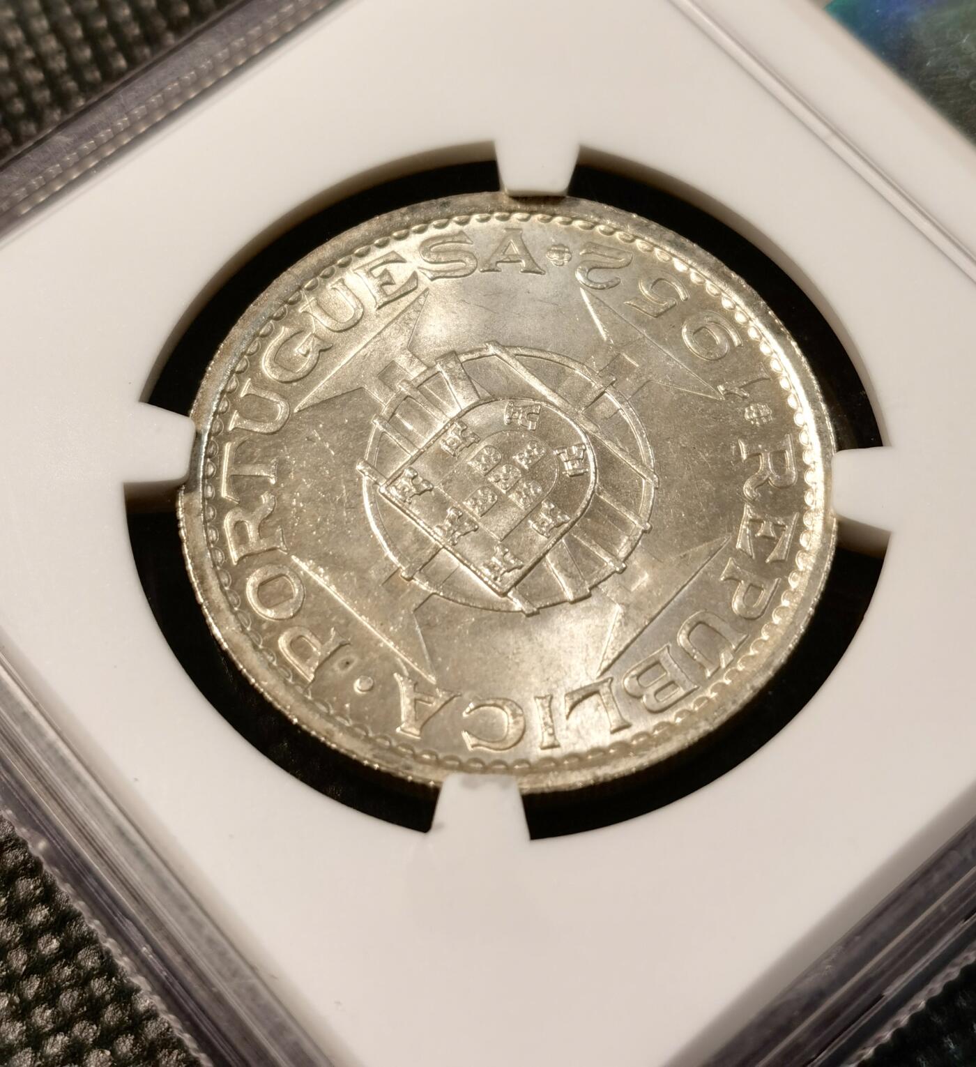  甄臻铺-世界币章拍卖（第25期），送拍享返佣金等优惠多多 NGC-MS65 澳门1952年5元，高分卷拆，两枚一组