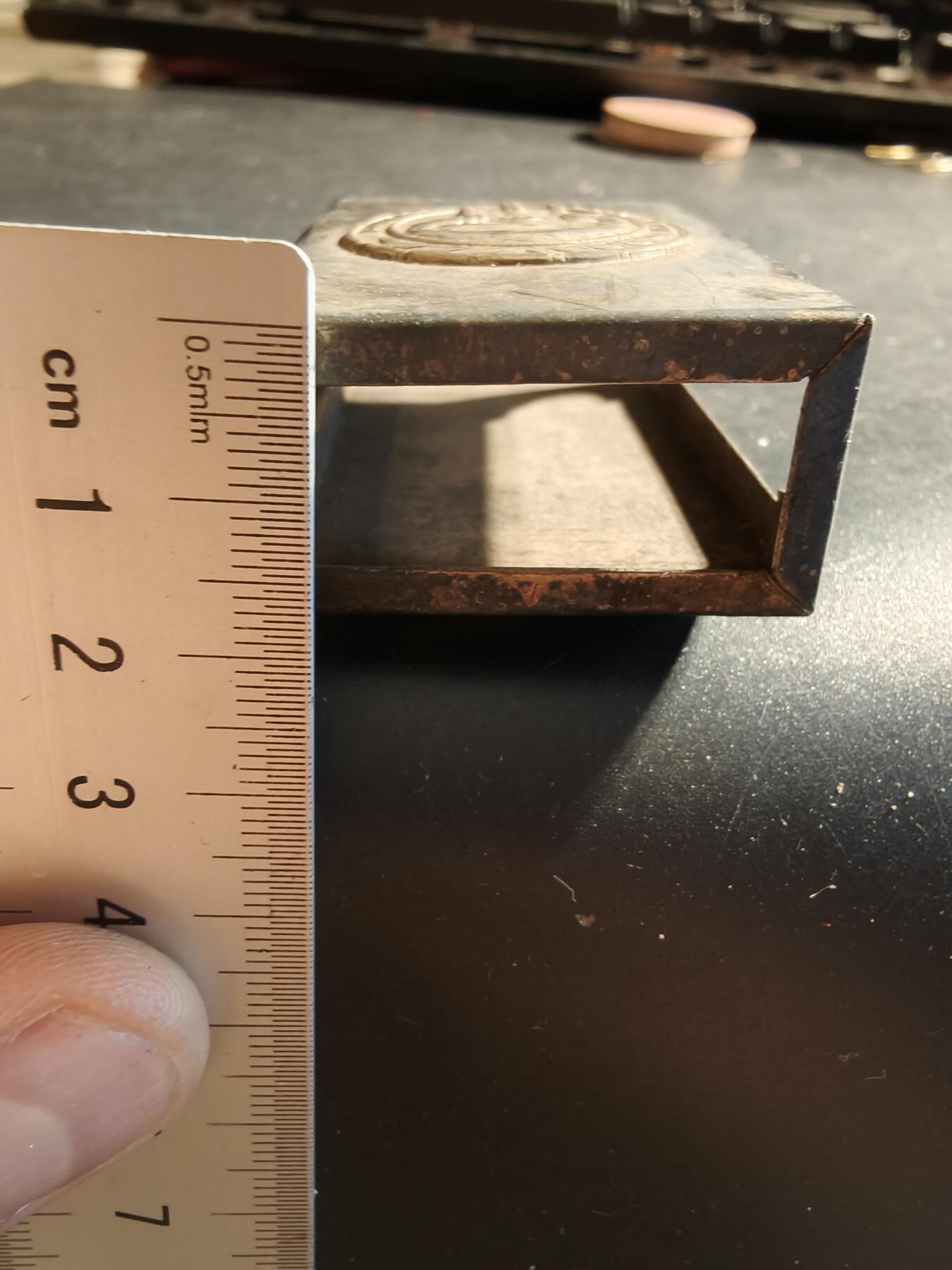 老王徽章第135期 德国烟盒    尺寸58×38×17mm