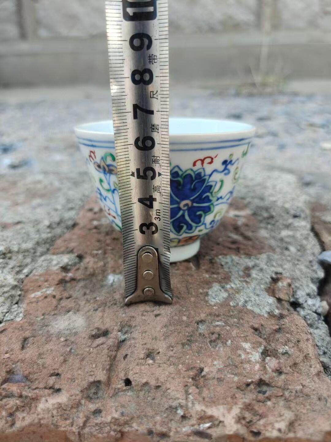 清末民国斗彩杯子一个，画工好，瓷好，完整漂亮