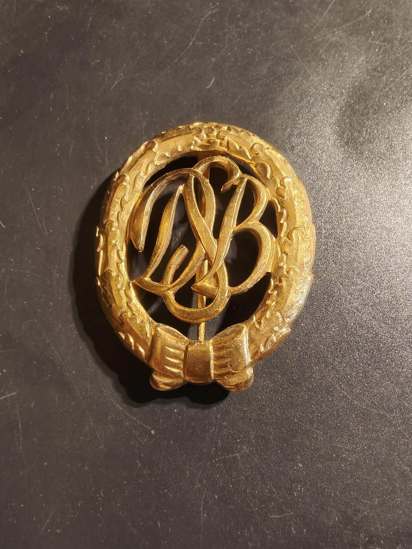 老王徽章第135期 东德金级体能奖章