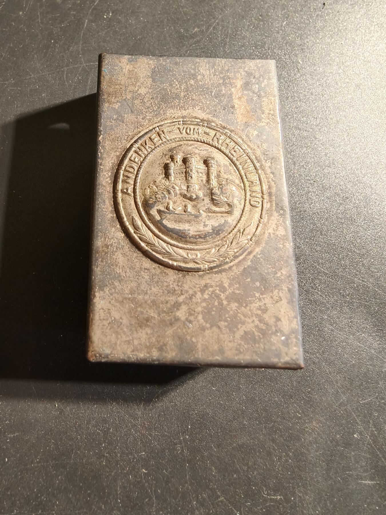 老王徽章第135期 德国烟盒    尺寸58×38×17mm