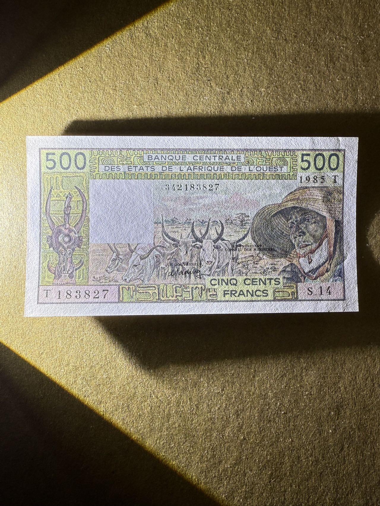【炜奕收藏】，第三十九期 西非国家联盟字母T多哥500法郎，UNC-品相，轻微点钞痕