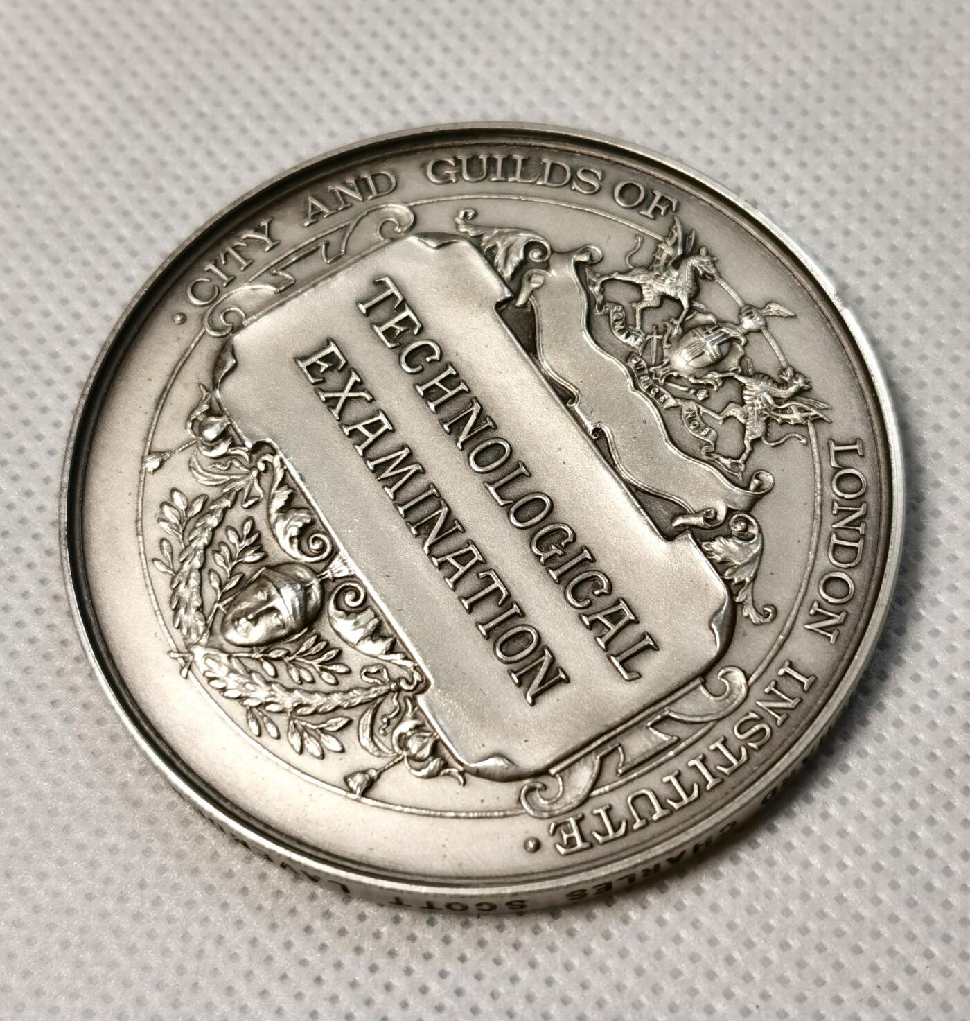  甄臻铺-世界币章拍卖（第25期），送拍享返佣金等优惠多多