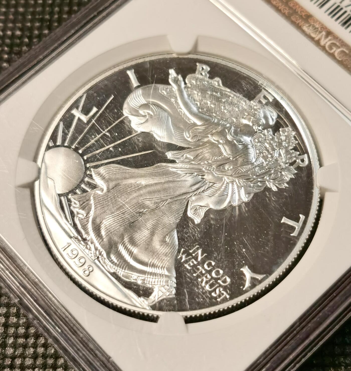  甄臻铺-世界币章拍卖（第25期），送拍享返佣金等优惠多多