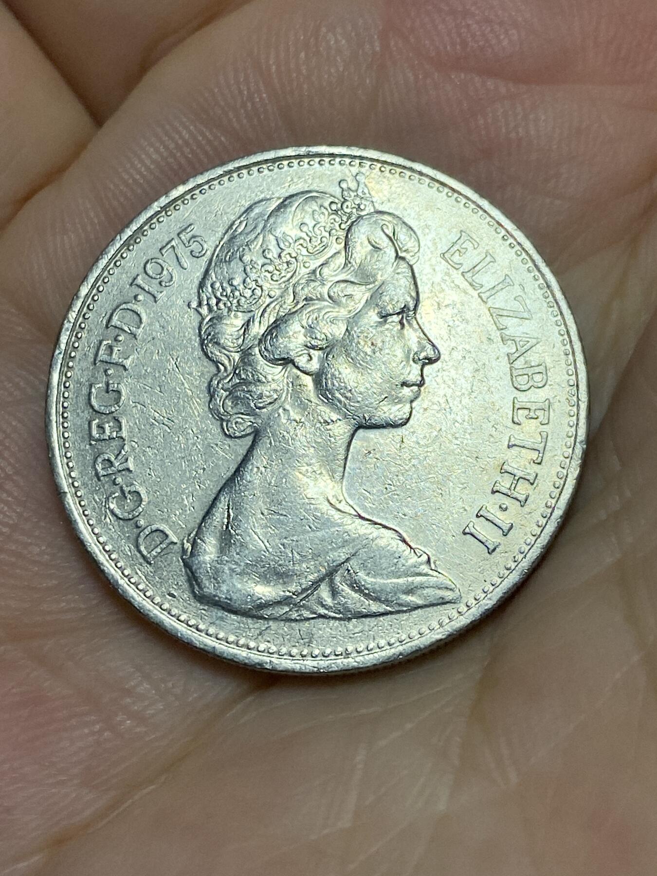 2025年第六十七场(总第九十三场）外国好品散币(免佣金) 英国🇬🇧1975年10新便士(伊丽莎白二世中年花冠，十进制冠狮大版)