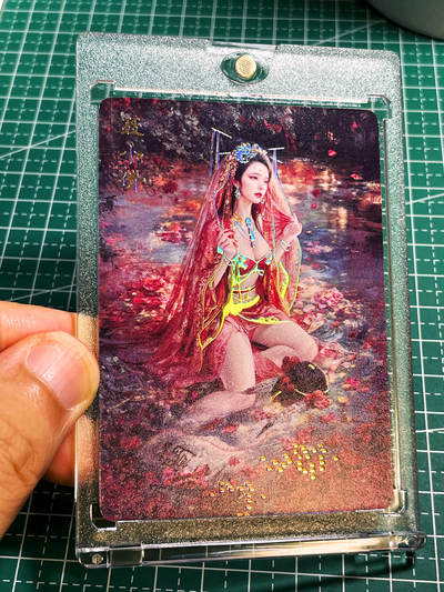 显眼宝23期 都是自己玩的卡 - 【带卡砖】燎原卡牌 焱卡文化 妖姬传 聂小倩一张 如图 幻彩普卡 早期用料超足 63*88