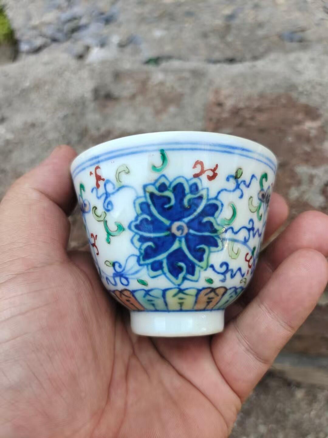 清末民国斗彩杯子一个，画工好，瓷好，完整漂亮