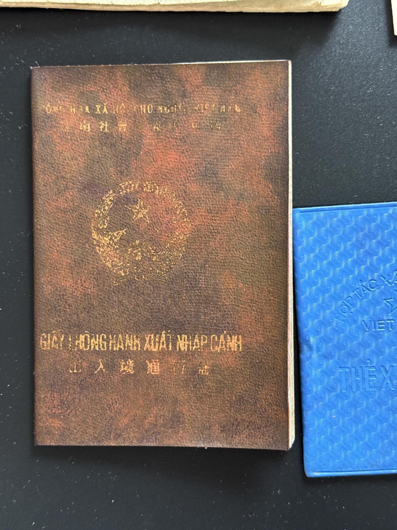 戎马世界章牌大赏第100期 越南三级战功奖章套章，介绍如下