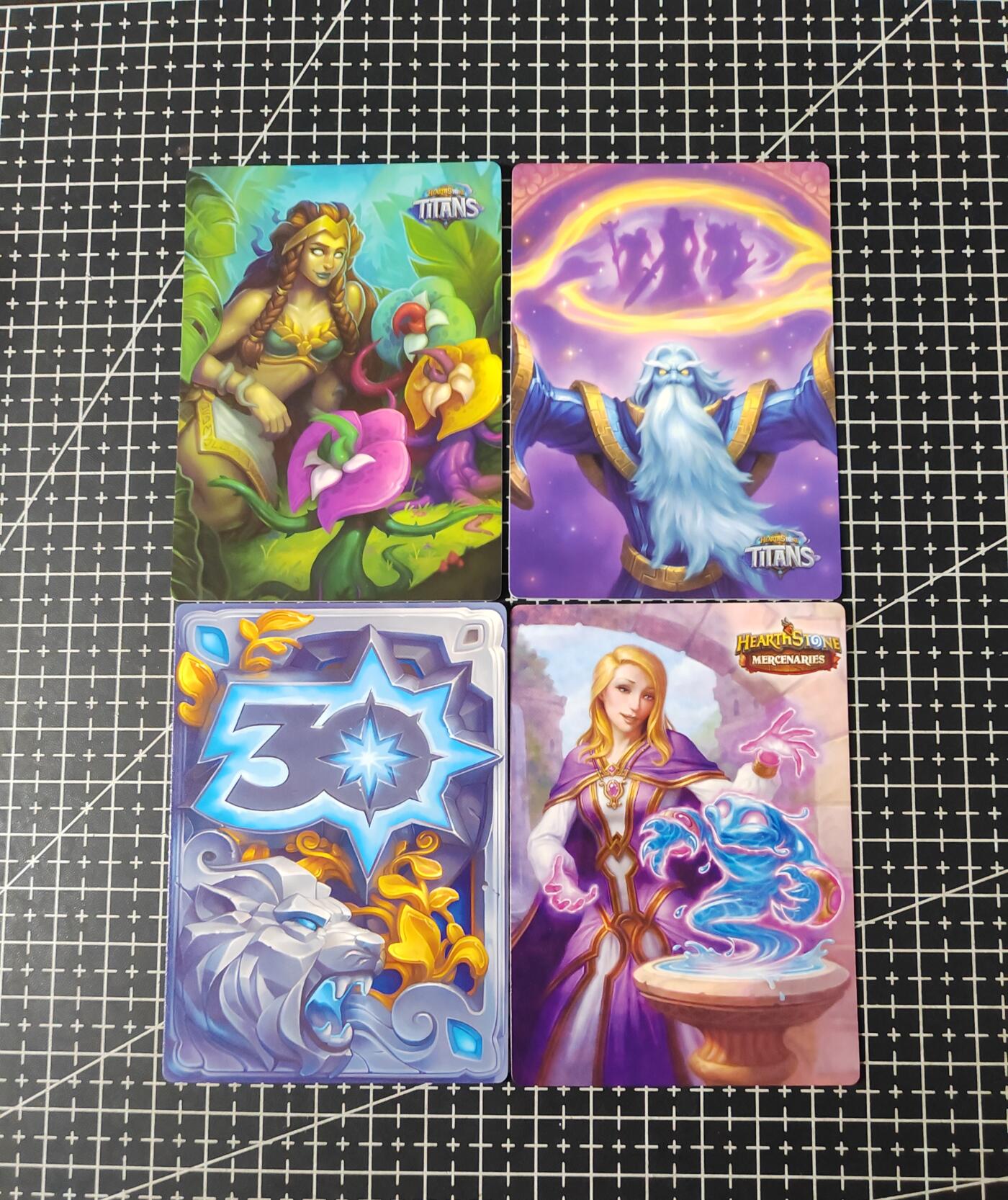 铃鹿第五期（提示一：自制卡难免瑕疵，可能存在撞角爆边等出厂瑕疵，介意慎拍；提示二：参拍请慎重，跑单押金不退的）） 奇点魔兽炉石粗闪4张