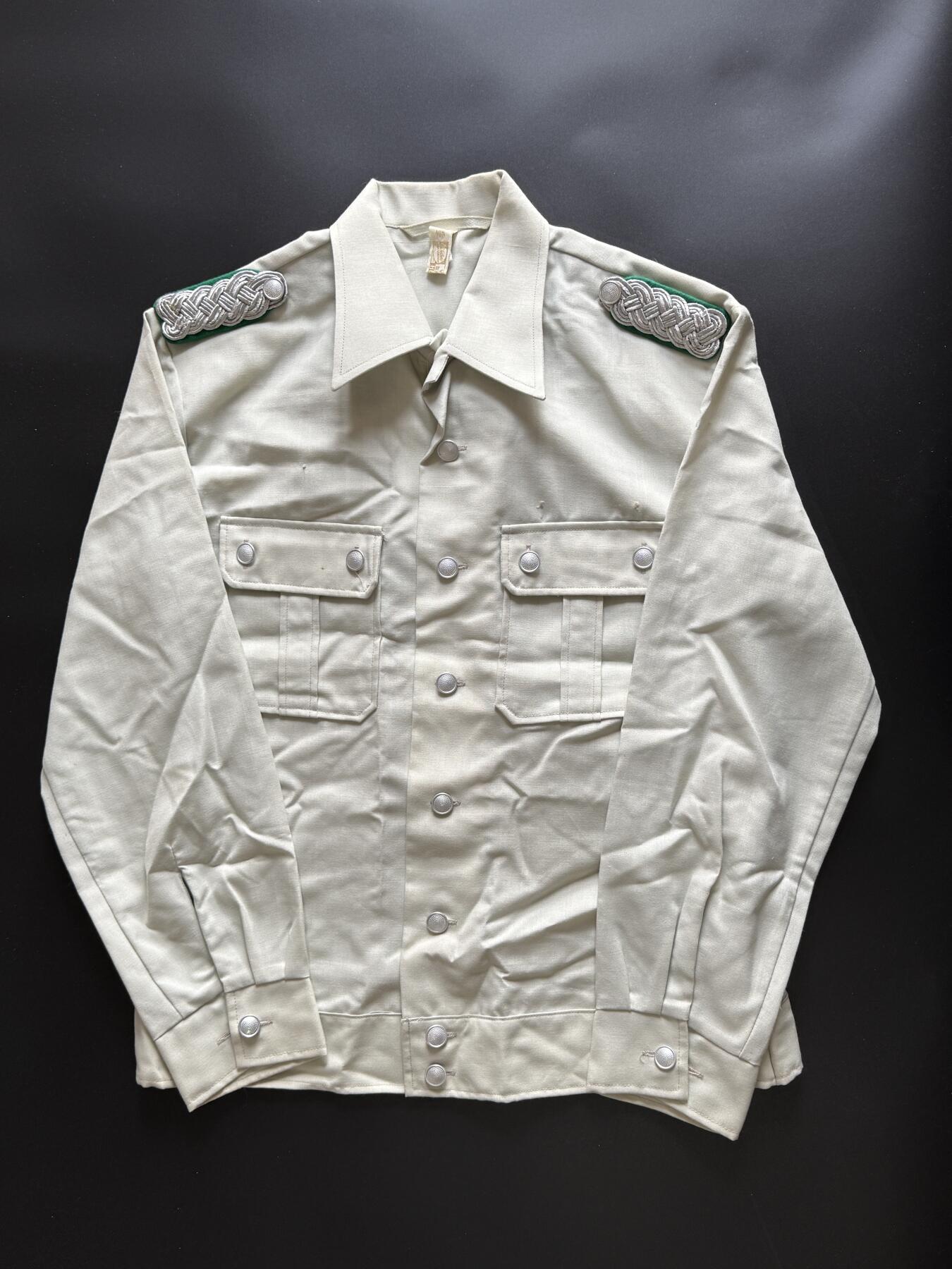 戎马世界章牌大赏第100期 东德军服