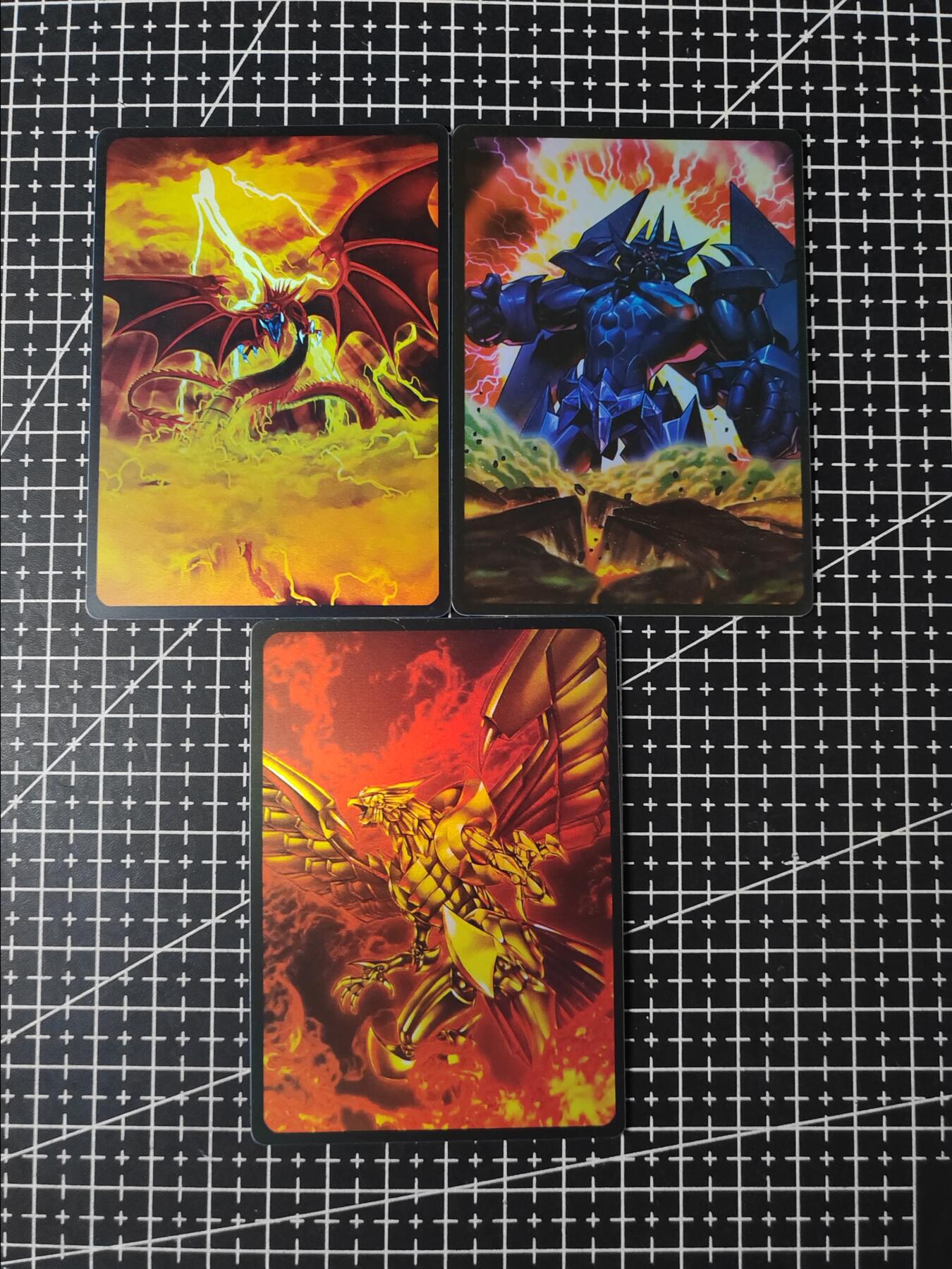 铃鹿第五期（提示一：自制卡难免瑕疵，可能存在撞角爆边等出厂瑕疵，介意慎拍；提示二：参拍请慎重，跑单押金不退的）） 游戏王三幻神彩闪PVC材质卡