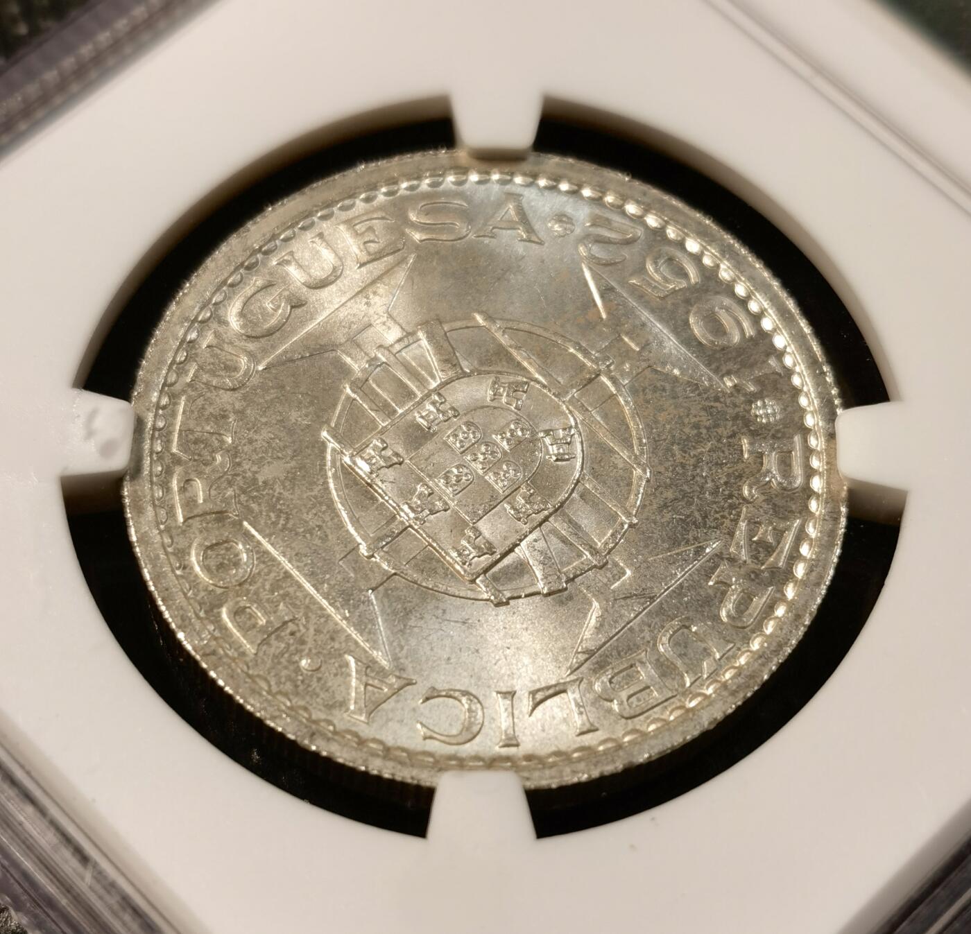  甄臻铺-世界币章拍卖（第25期），送拍享返佣金等优惠多多 NGC-MS65 澳门1952年5元，高分卷拆，两枚一组