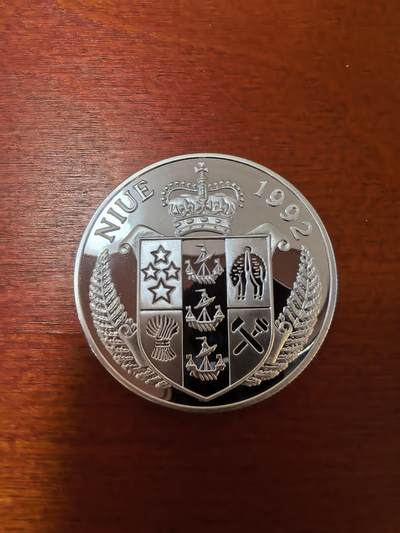 长老汇蛇年精选第二十三场拍卖 1992纽埃库克船长的决心号10元精制银币，1盎司925银