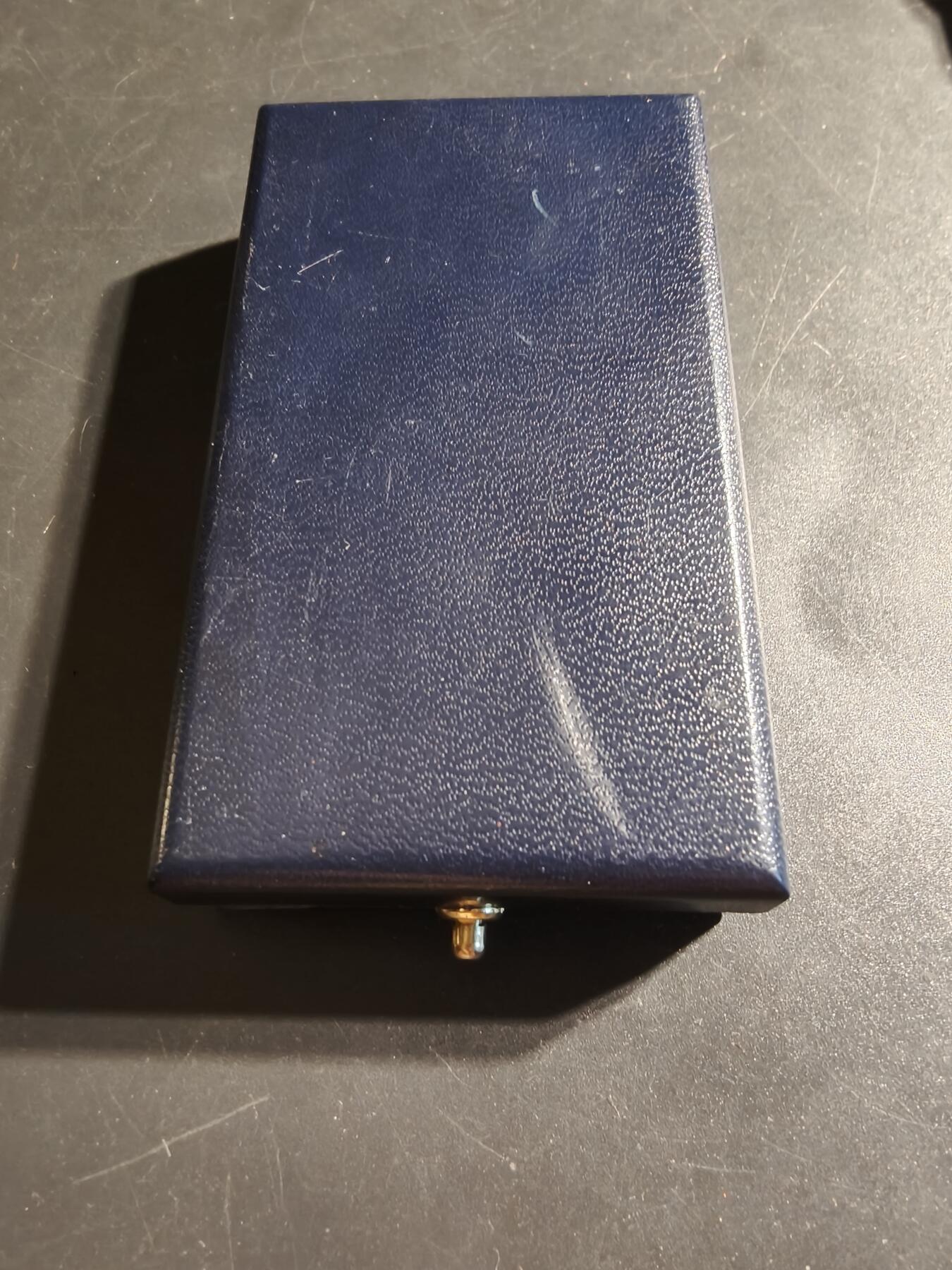 老王徽章第135期 法国航空部银级劳动发展荣誉奖章   1959年实发   原盒   950银材质   25.4g   和金级为同一人