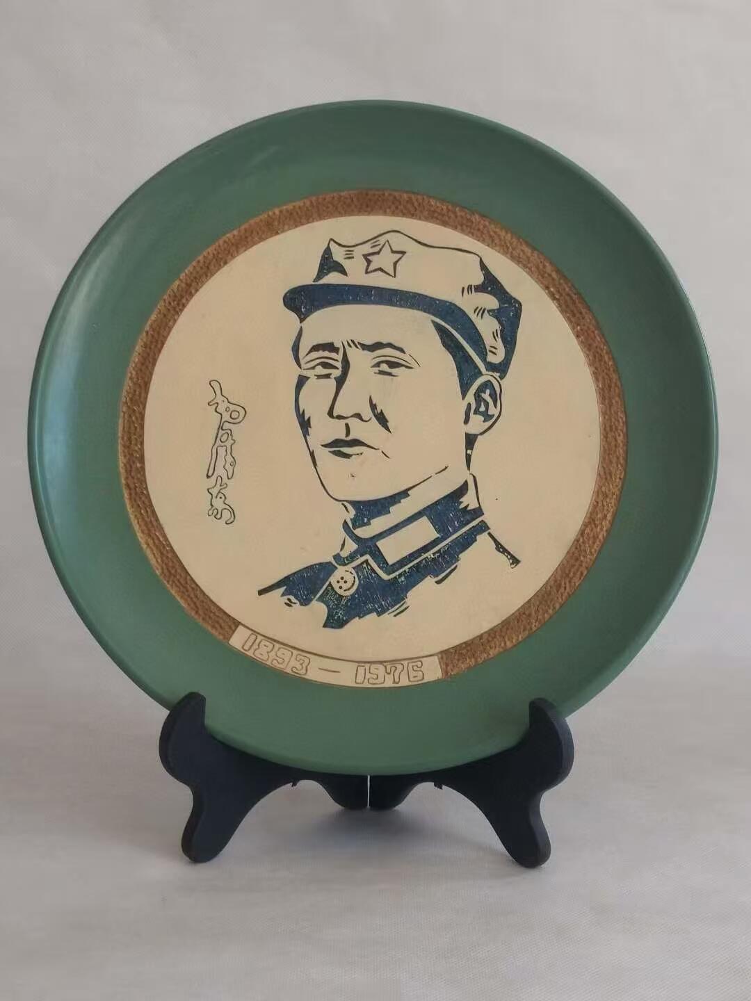 大队部拆迁得，八角帽彩色手工刻瓷，1893-1976，完整无损，特别稀少，保老保真。