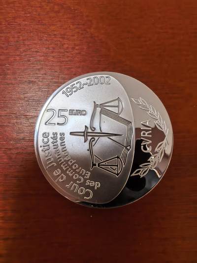 长老汇蛇年精选第二十三场拍卖 2002卢森堡欧洲法院25欧元精制银币，22.85克925银，克书100美金