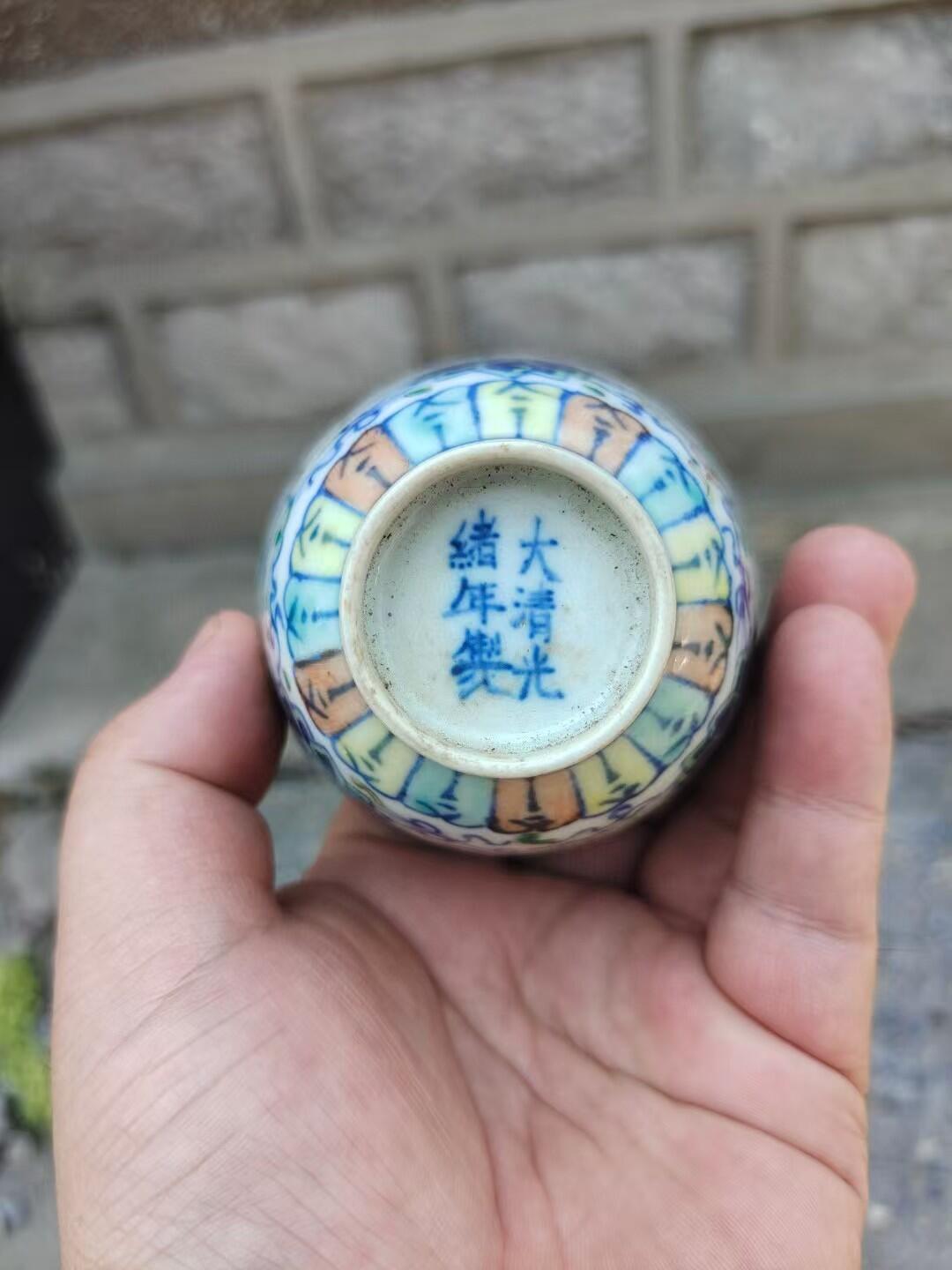 清末民国斗彩杯子一个，画工好，瓷好，完整漂亮