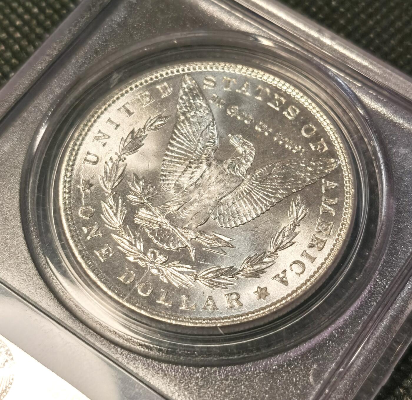  甄臻铺-世界币章拍卖（第25期），送拍享返佣金等优惠多多 PCGS-MS64 美国1886年摩根，卷拆品相，老盒子严评，少见年份