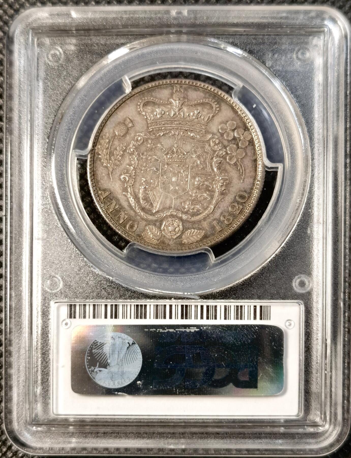  甄臻铺-世界币章拍卖（第25期），送拍享返佣金等优惠多多 PCGS-MS62 英国1820年乔治四世1/2克朗银币，三花半克朗，正面是乔治四世的侧面头像，背面是皇冠和皇家纹章图案细节丝丝入微，更高评级只有25枚