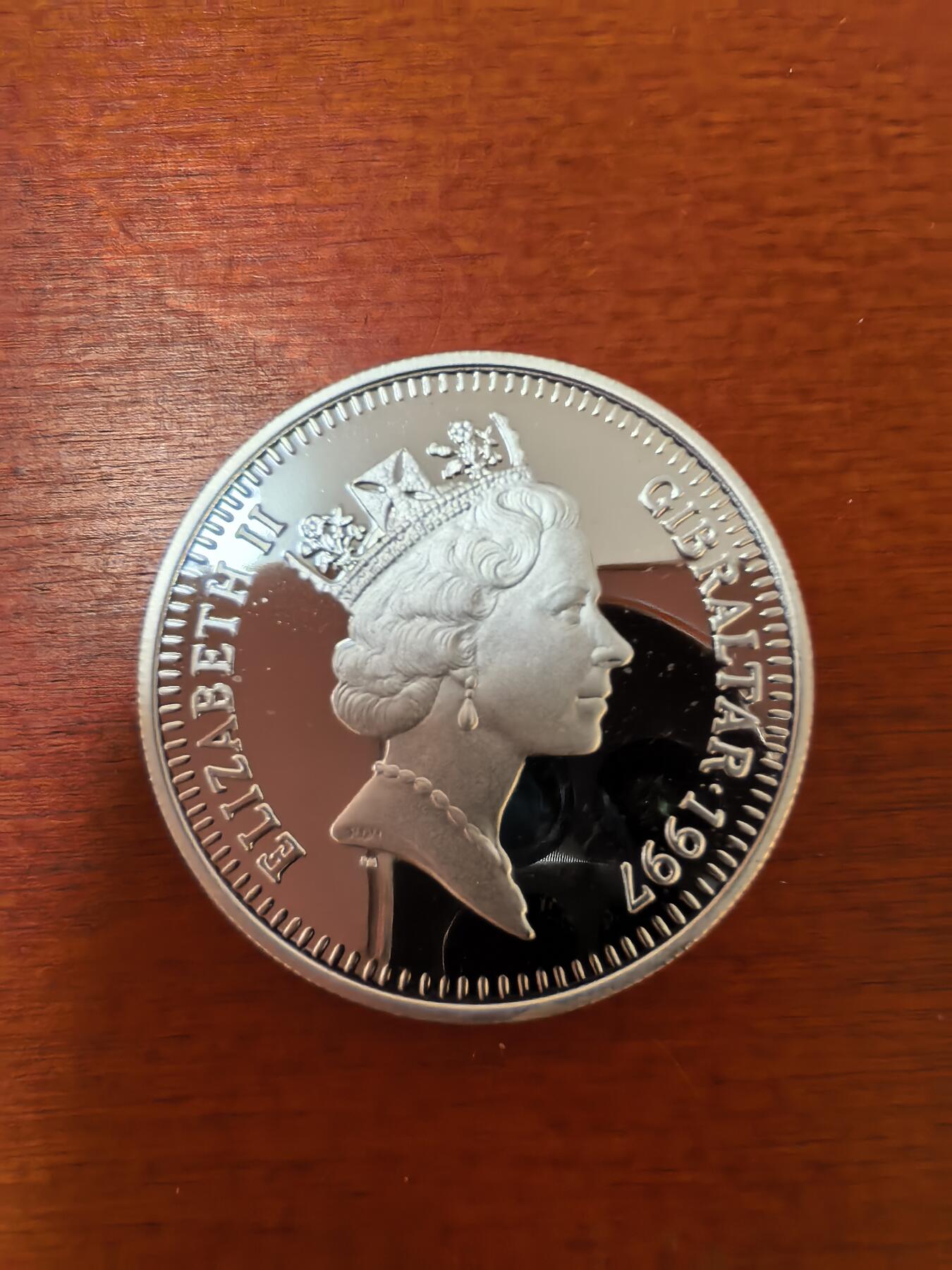 长老汇蛇年精选第二十三场拍卖 1997直布罗陀女王金婚5镑局部彩色精制银币